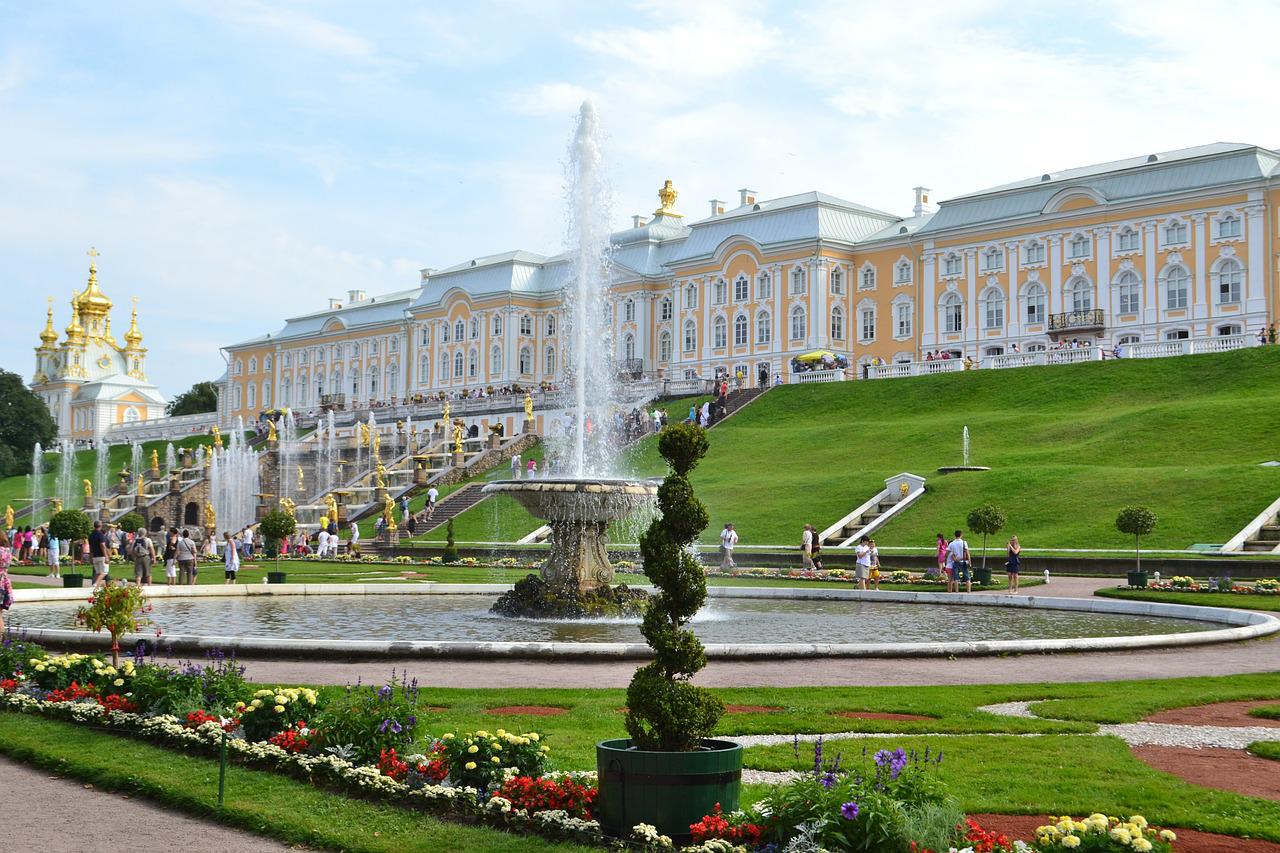 Большой дворец дворцово-паркового ансамбля "Петергоф"