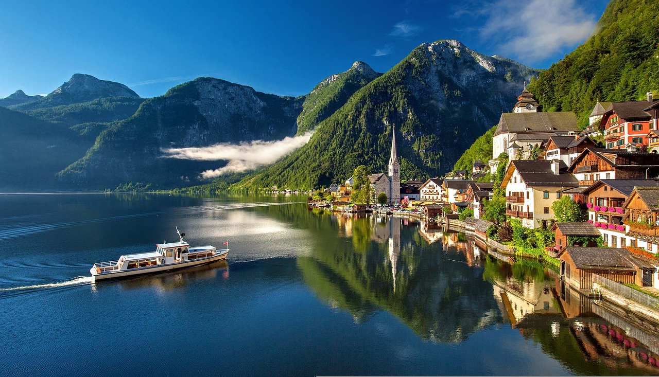 Гальштат (или Халльштатт) – городок и одноимённое озеро, Австрия