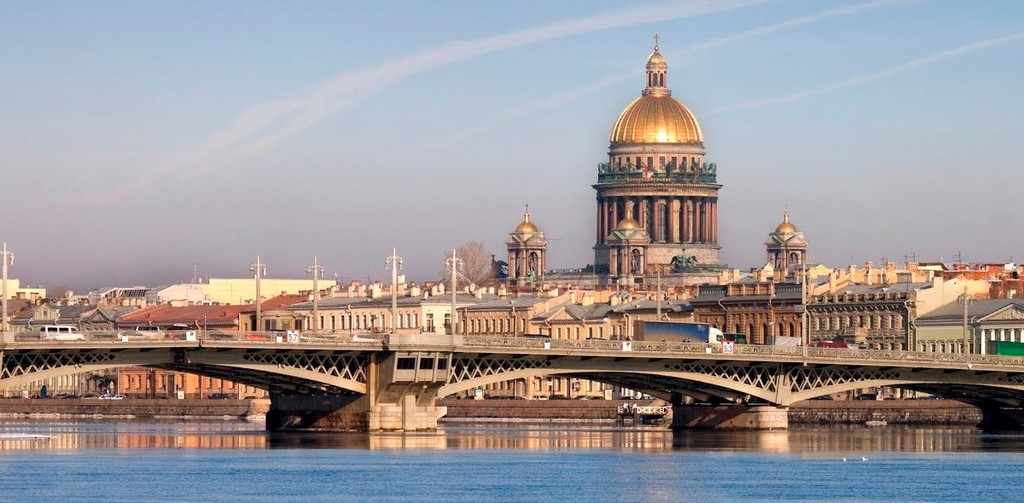 Санкт-Петербург. Вид на Исаакиевский собор и Благовещенский мост.