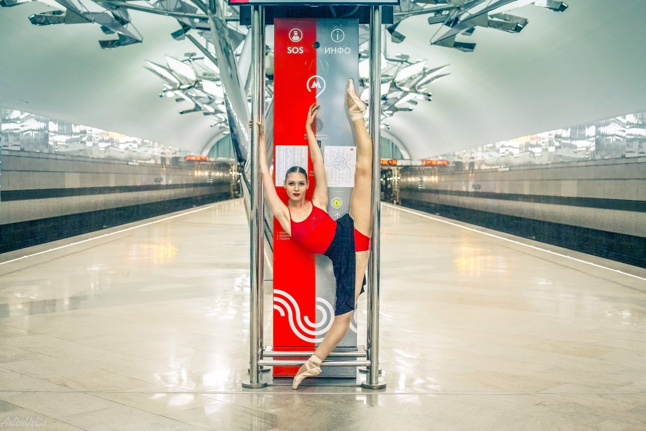 Балерина Ирина Платонова в Московском метро
