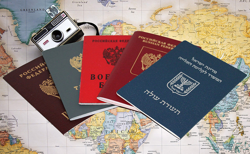 Паспорта и карта мира