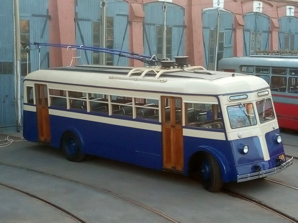 Троллейбус ЯТБ-2