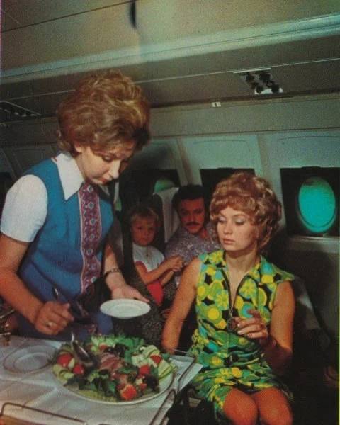 Обед в советском самолёте
