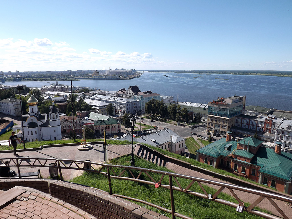 Нижний Новгород, вид на Стрелку с Кремлёвского бульвара