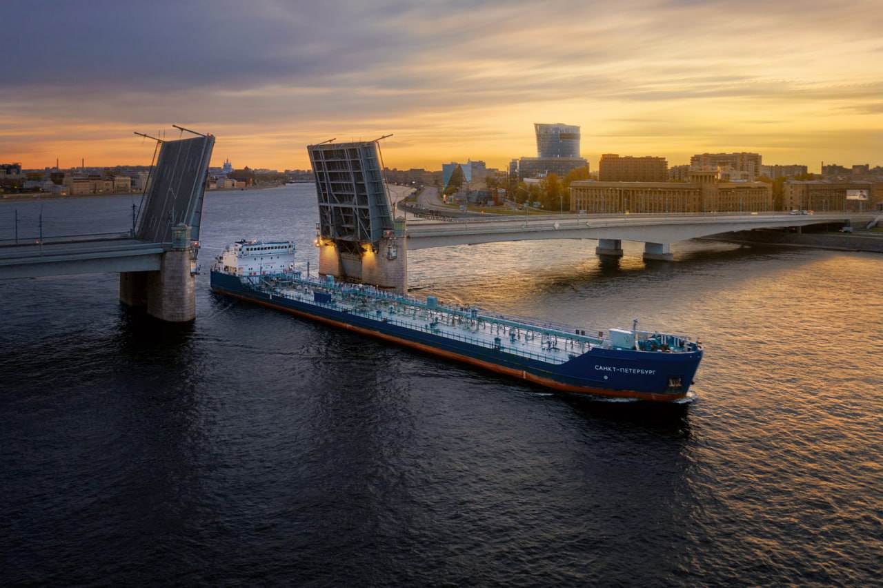 Разводка мостов в Санкт-Петербурге